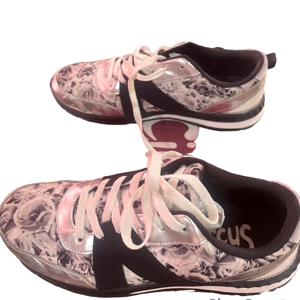 Sam Edelman metallic silver & floral print tennis shoes!.unique and comfortable